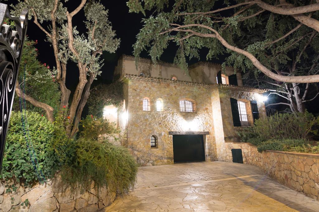 Vuyani Antibes